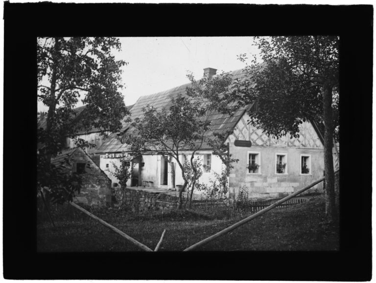 Glasplattenpositiv eines Gartenhäuschens